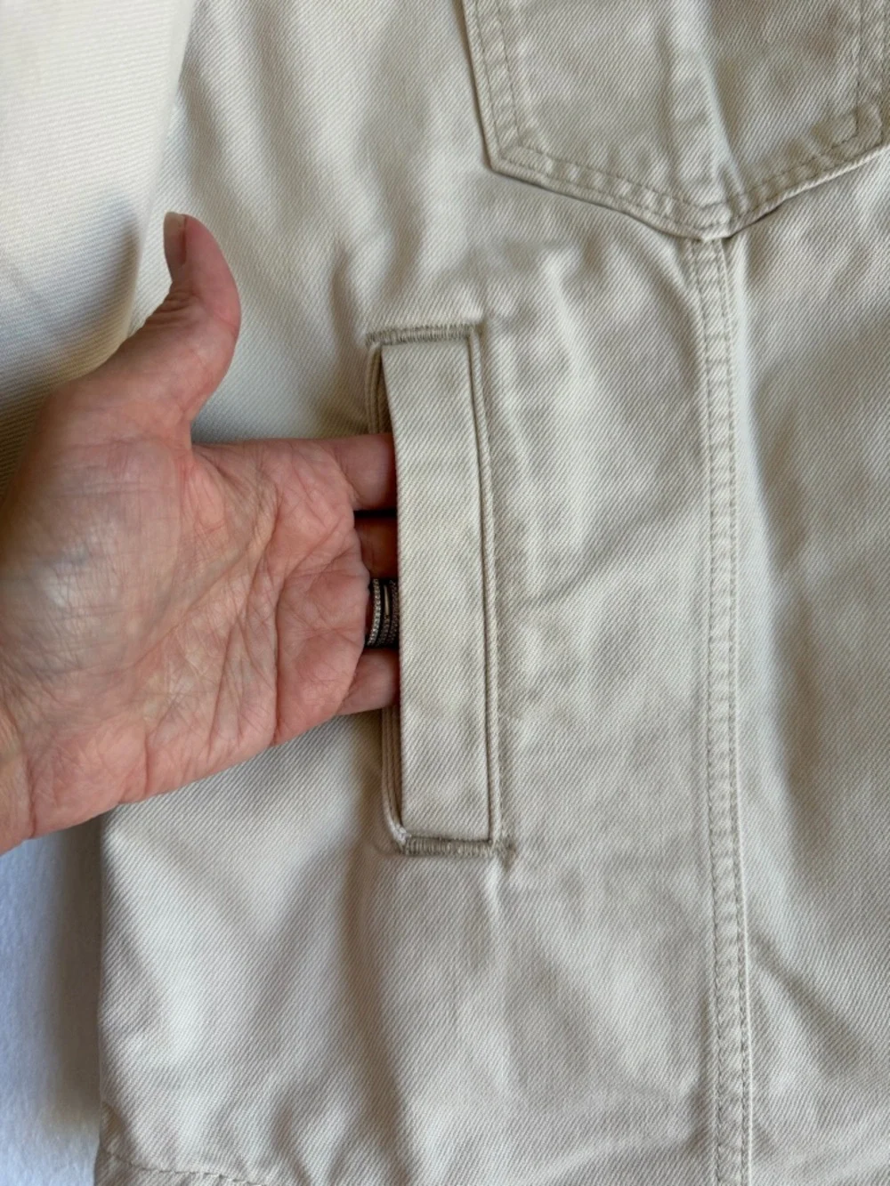 Levi’s Oversized Cream Denim Jacket Small Ivory Trucker Shacket Cotton Jean Coat - Picture 8 of 16
